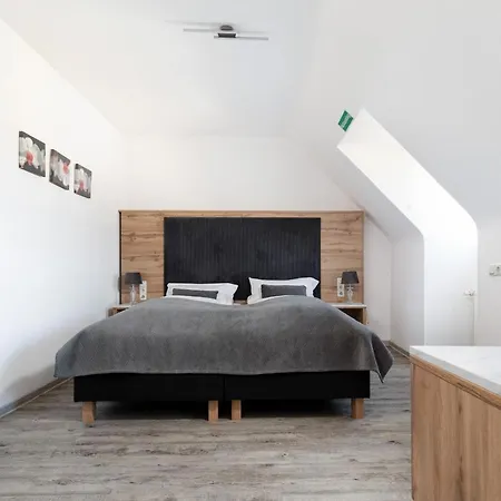 Am Ludwigsplatz מלון 3*