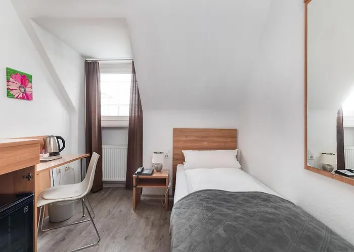 鲁德温格思广场酒店 酒店