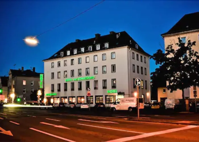 鲁德温格思广场酒店 酒店 3*