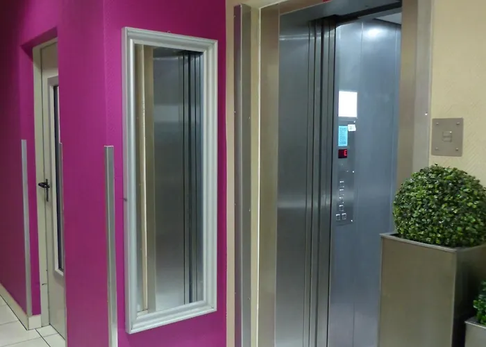 鲁德温格思广场酒店 酒店 3*