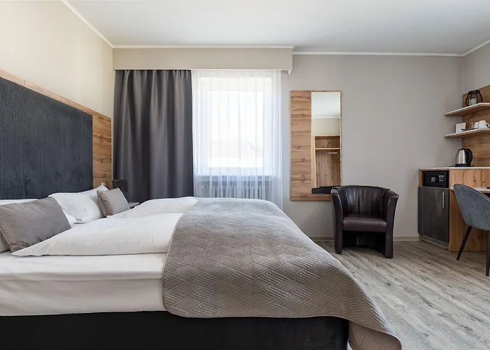 鲁德温格思广场酒店 3*